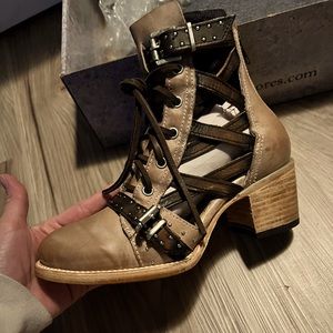 Freebird size 7 Cheyenne Taupe